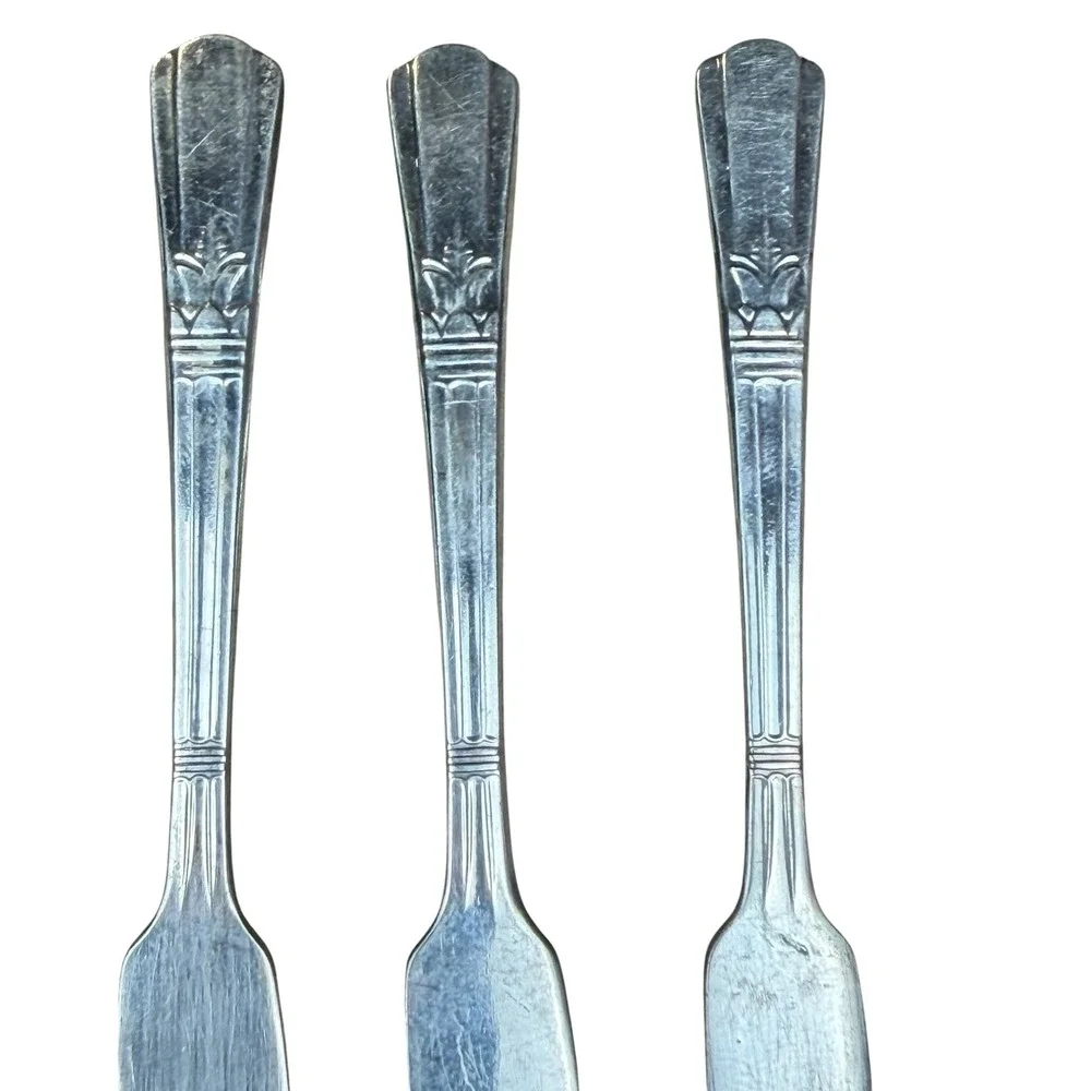 Court Silver Plate Fleur de Lis Butter Spreaders Set of 12 Vintage Flatware